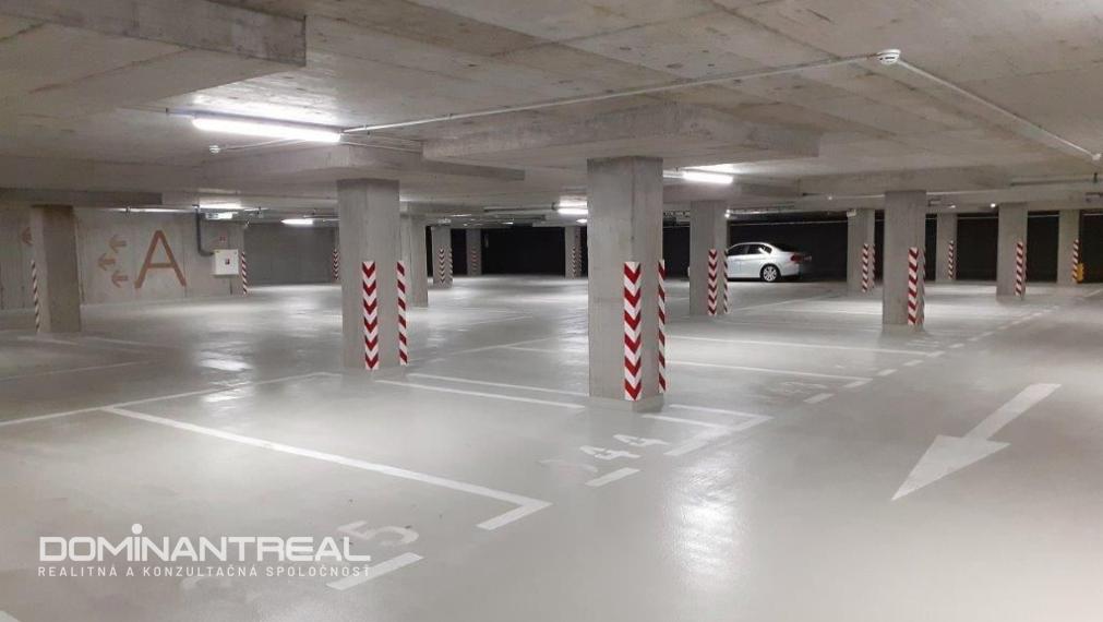Parkovacie miesta v objekte OBC - Tomášikova ulica
