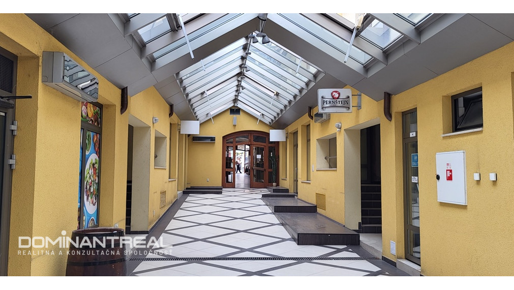 Obchodné priestory v pasáži na Obchodnej ulici