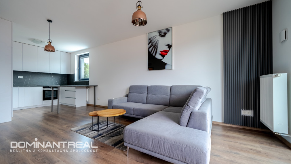 Prenajaté - Prenájom novučký 2-izb. byt - garážové park. miesto, balkón a pivnica Trnky