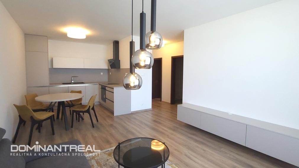 Predané!!! 2.izb. zariadený byt s balkónom a kobkou