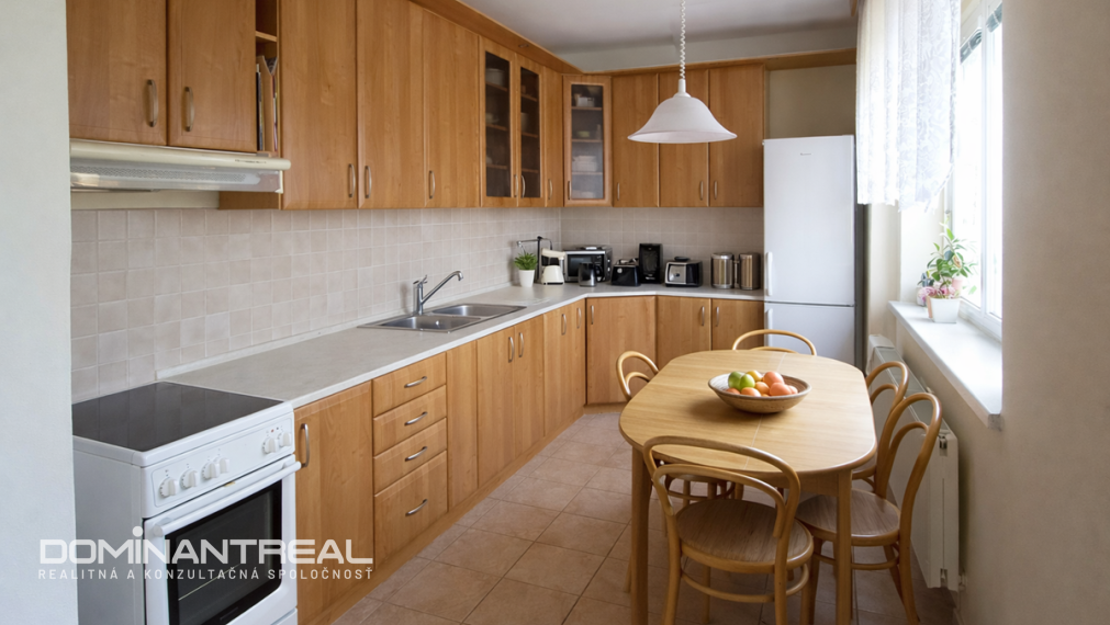 DOMINANT REAL - Priestranný rodinný dom s prístavbou a samostatným bytom – Rusovce