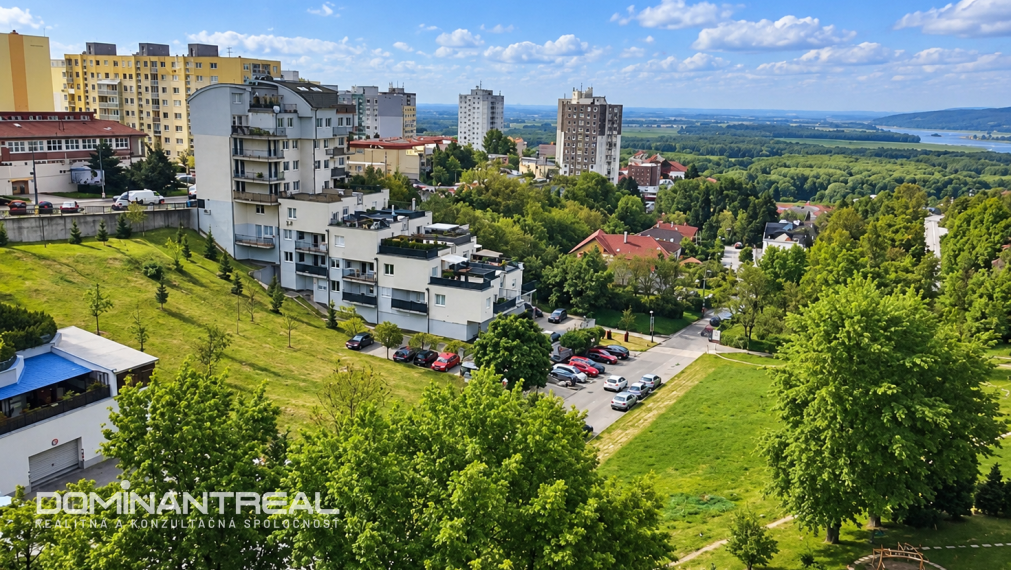Priestranný 4-izbový byt s loggiou • Hlaváčikova, Bratislava