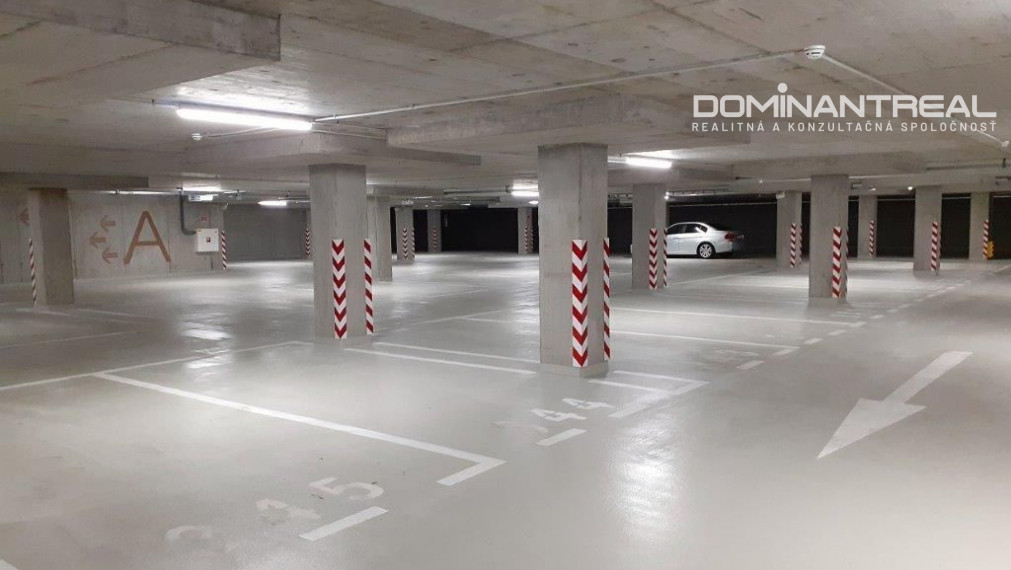 Parkovacie miesta v objekte OBC - Tomášikova ulica