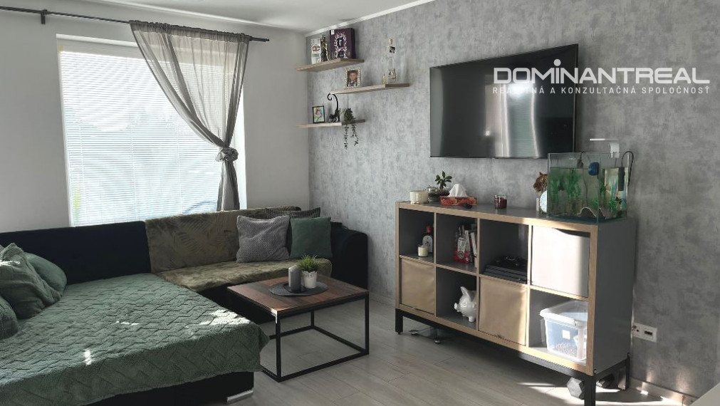 PREDANÉ !!!  pekný 2.izb byt 44,28m2 so záhradkou 77m2  a parkovacím státím