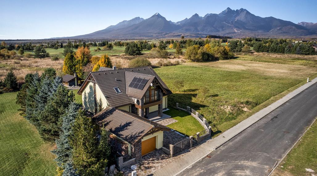 Krásny rodinný dom s výhľadom na Tatry – Veľká Lomnica