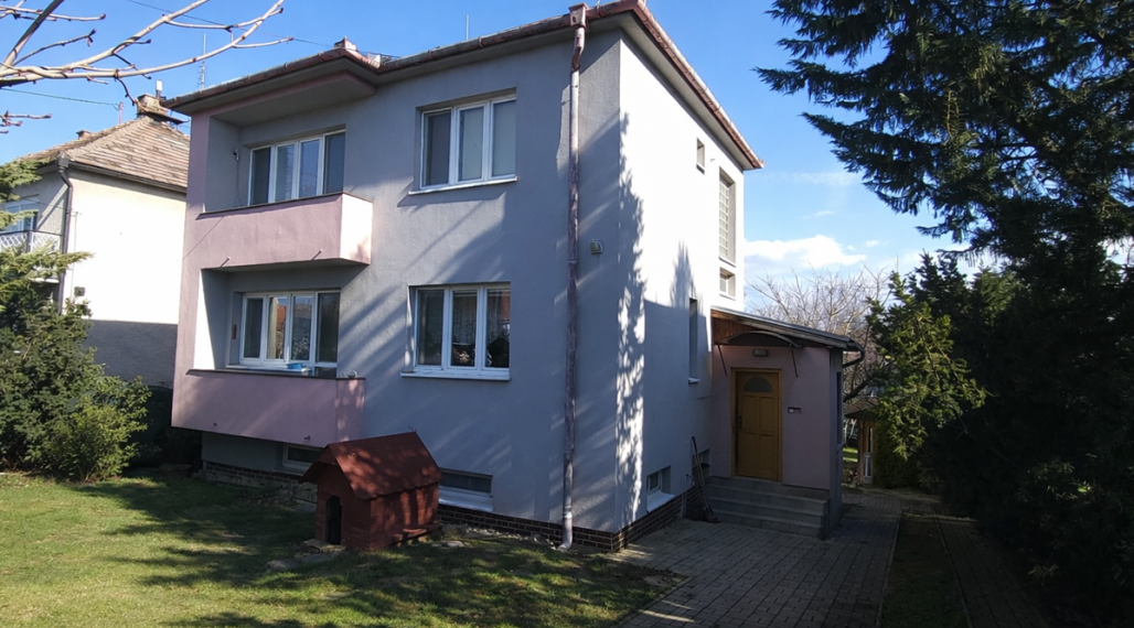 DOMINANT REAL - Priestranný rodinný dom s prístavbou a samostatným bytom – Rusovce