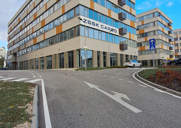 Parkovacie miesta v objekte OBC - Tomášikova ulica