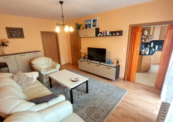 REZERVOVANÉ ....Pekný 3-izb. byt s lodžiou- Ovsište ul. Medveďovej