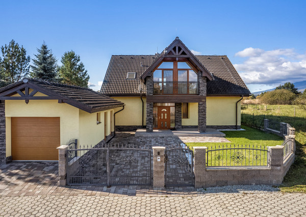 Krásny rodinný dom s výhľadom na Tatry – Veľká Lomnica