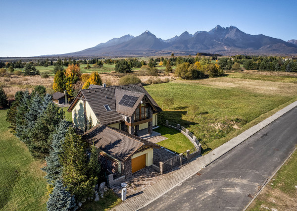 Krásny rodinný dom s výhľadom na Tatry – Veľká Lomnica