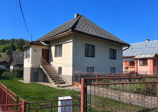 PREDAJ! Rodinný dom na veľkom pozemku v obci Ortuťová