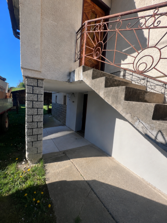 PREDAJ! Rodinný dom na veľkom pozemku v obci Ortuťová - fotografia 3